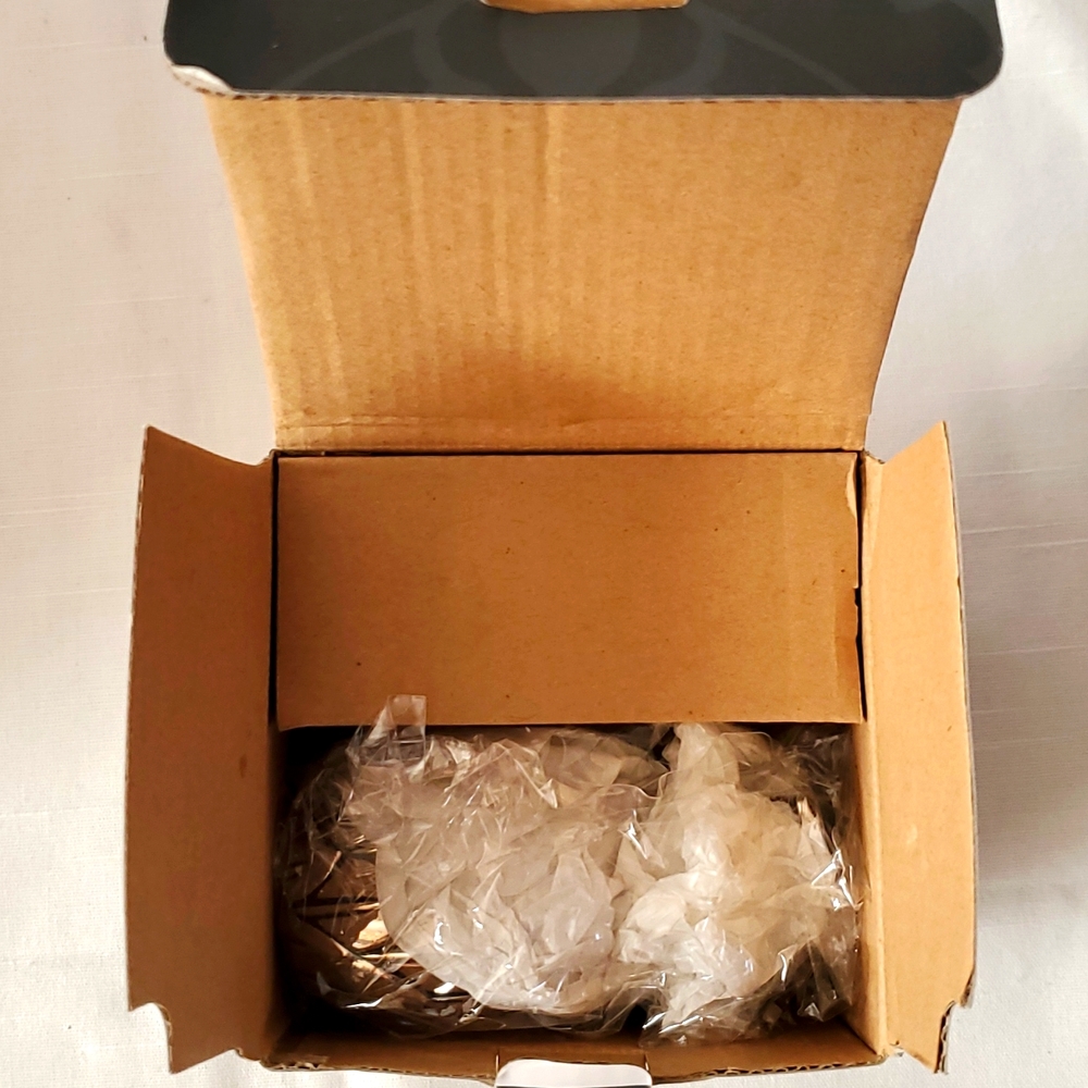 NWT. Table Accents, Salt & Pepper Shaker. - Picture 6 of 10